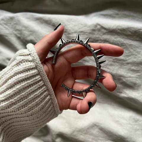 Super-kult, rocka armbånd med pigger 🗡️