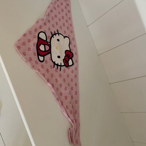 Hello Kitty skjerf/smekke