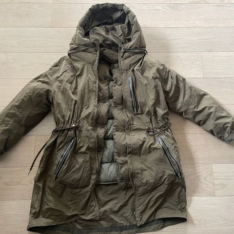 Acne parka str.34. 2 ulike jakker i en