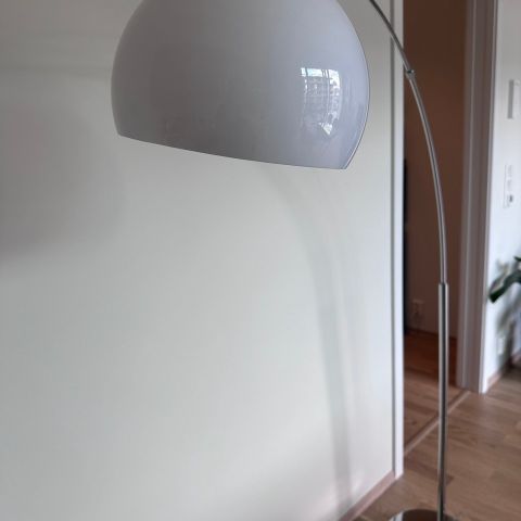 Buet stålampe/gulvlampe