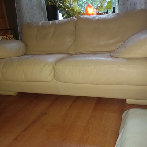 2  skinn sofaer