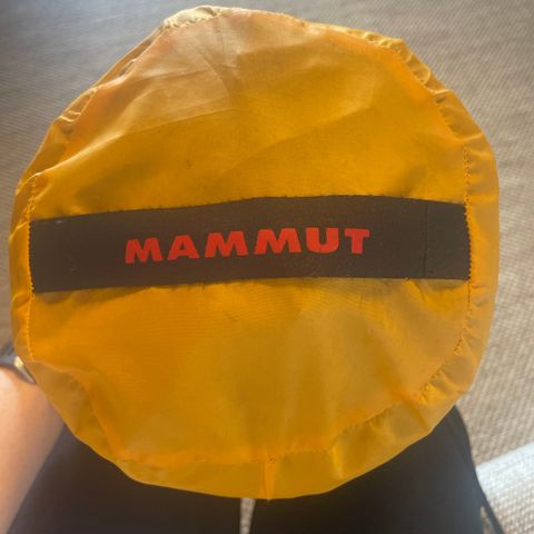 Mammut oppblåsbart liggeunderlag