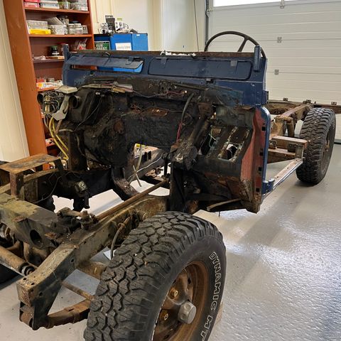 1961 Land Rover serie 2 ramme med akslinger