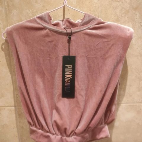 Rosa crop top fra Pink Vanilla