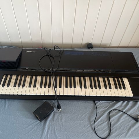 Technics PCM digital 10- 80-talls keyboard