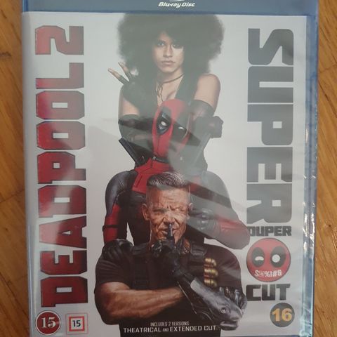 DEADPOOL 2.  I PLAST