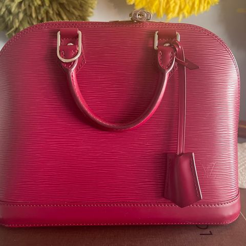 Louis Vuitton Alma PM epi Fuschia