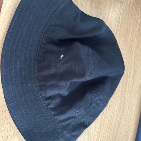 Tommy Hilfiger bucket hat. ALDRI BRUKT!