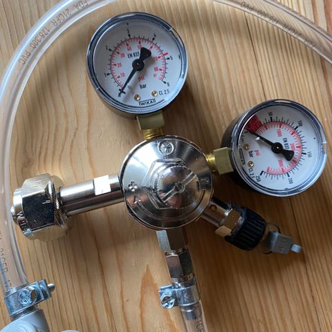 CO2 regulator Wika