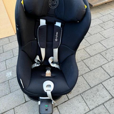 Bilsete Cybex med base