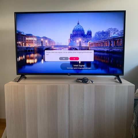 LG 49" 4K UHD LED Smart TV 49UJ630V