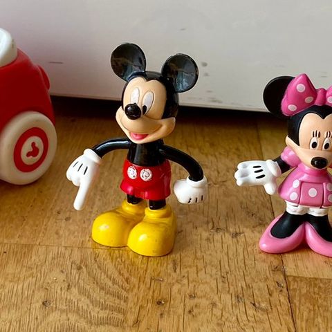 Mikke mus og bil, Minnie og Donald