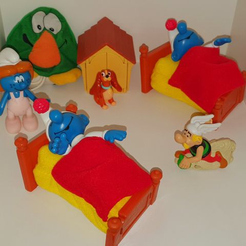 Smurfer, Disney Lady, Asterix etc.  Frakt 19,-