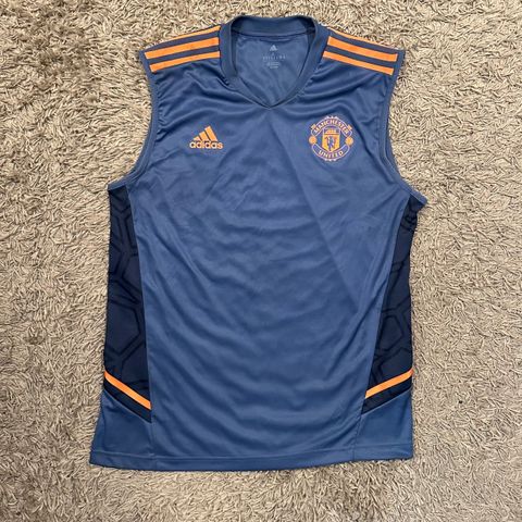 AUTENTISK Manchester United Training Sleeveless Training Top 2022/23