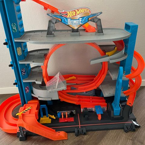 Hot wheels ultimate bilgarasje