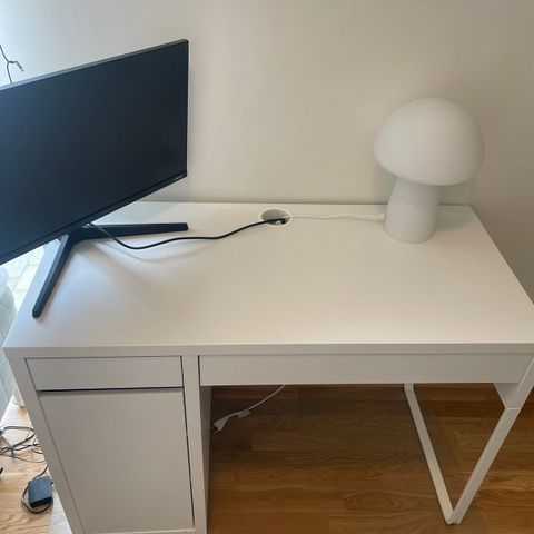 Micke IKEA skrivebord