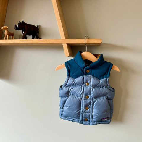 Patagonia vest 12-18 mnd. Fylt med dun.