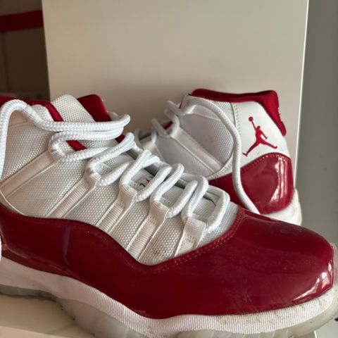 Jordan 11’s cherry🐼