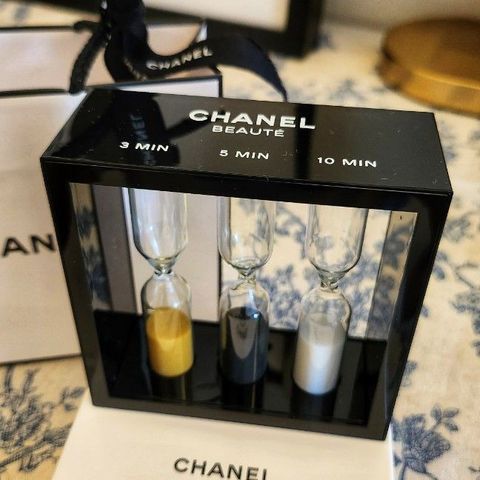 Chanel timeglass