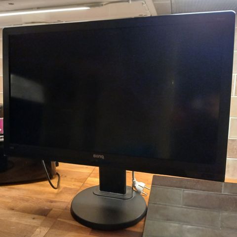 PC skjerm selges 24"