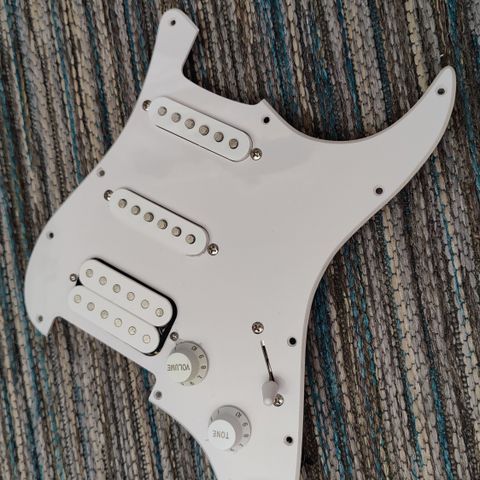 Fender Squier Stratocaster loaded pick guard