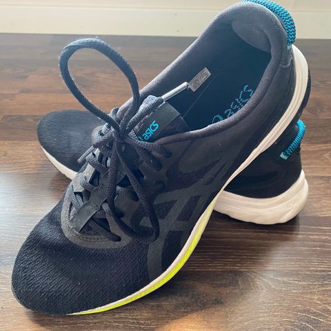 Joggesko Asics 28 cm ( str 43?)