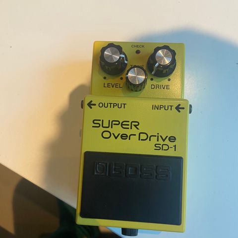 Boss Super overdrive selges