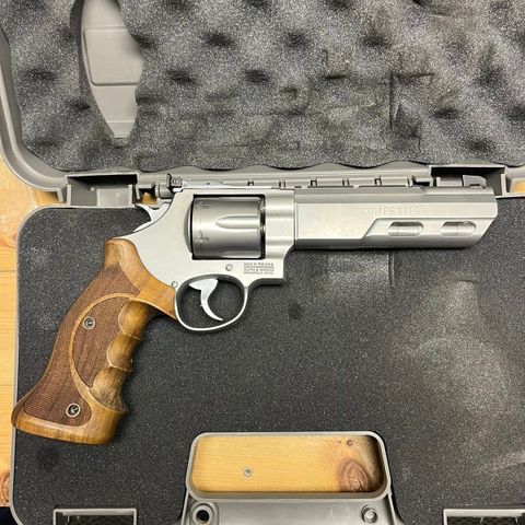 Smith & Wesson 629 Performance center