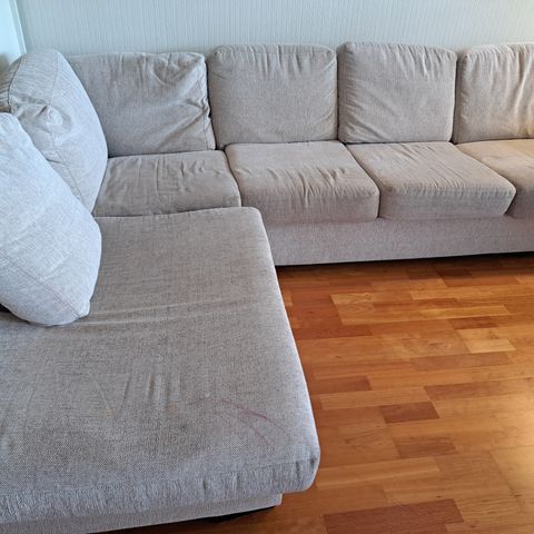 Stor sofa med sjeselong - reservert