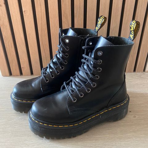 Dr. Martens Jadon