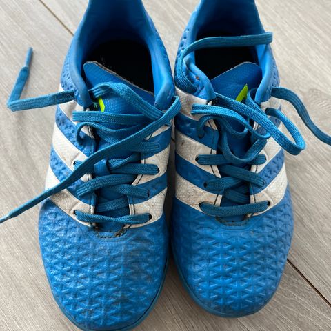 Adidas Fotballsko str 31