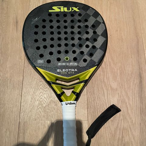 Siux ST3 padel racket