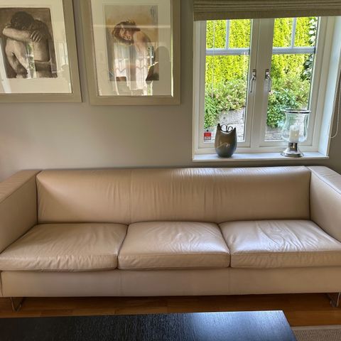 Elegant 3 seter design skinn sofa fra Thonet vurderes solgt