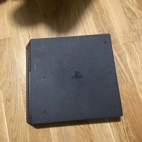 Ps4 med kontroller