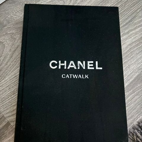 Chanel bok