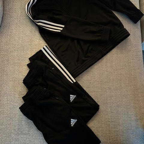 Joggedress fra Adidas str 11-12 år + ekstra bukse