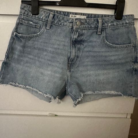 Shorts selges billig