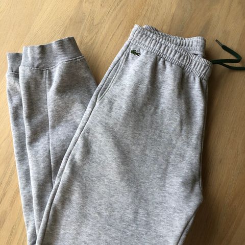 Lacoste joggebukse str. 14 år