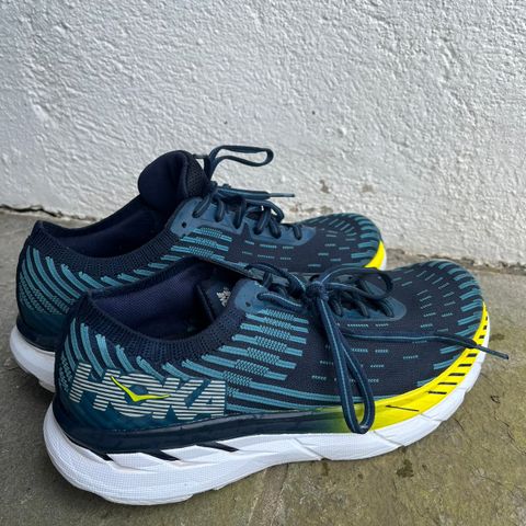 Hoka One One Clifton