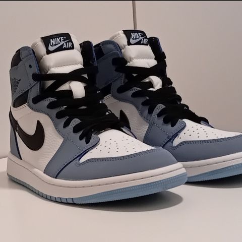 Air Jordan 1 Retro High OG University Blue