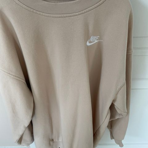 Nike genser str. 137-146