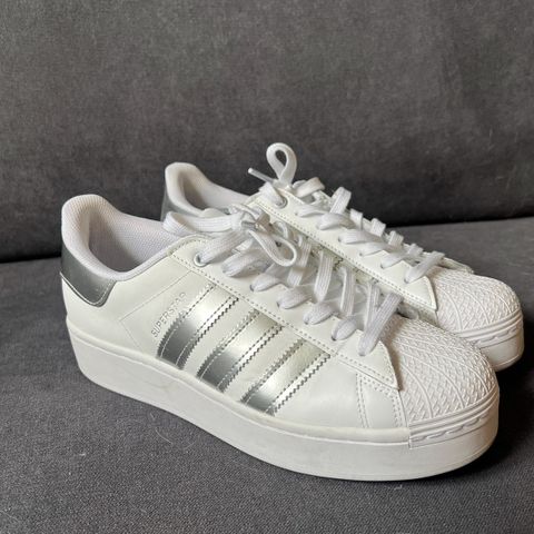 Adidas Superstar str. 42.