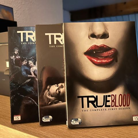 True Blood ses 1-3 på dvd