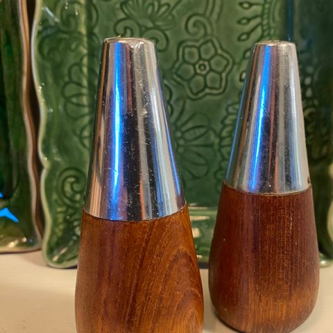 Retro/vintage salt/pepper-bøsser i teak. Alle annonser: 3 for 2.