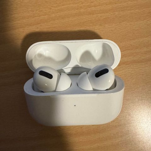 Apple Airpods pro with magsafe charging - June 2022