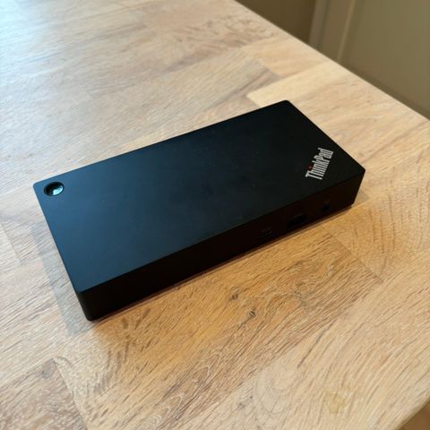 Lenovo ThinkPad Universal USB-C Dock til salgs - Nesten Ny