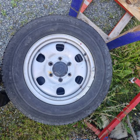 Dekk og felg mazda b2500 6x139,7