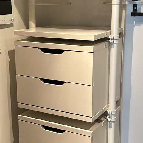 Ikea Stolmen hyllesystem selges