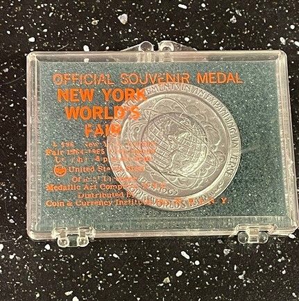 New York World's Fair 1964-1965 Official Souvenir Medal