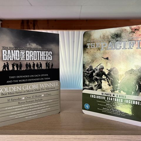 Band of Brothers og The Pacific DVD-bokser